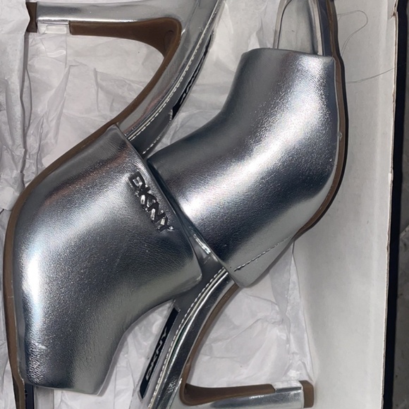 DKNY METALLIC HEE;S - Picture 6 of 6